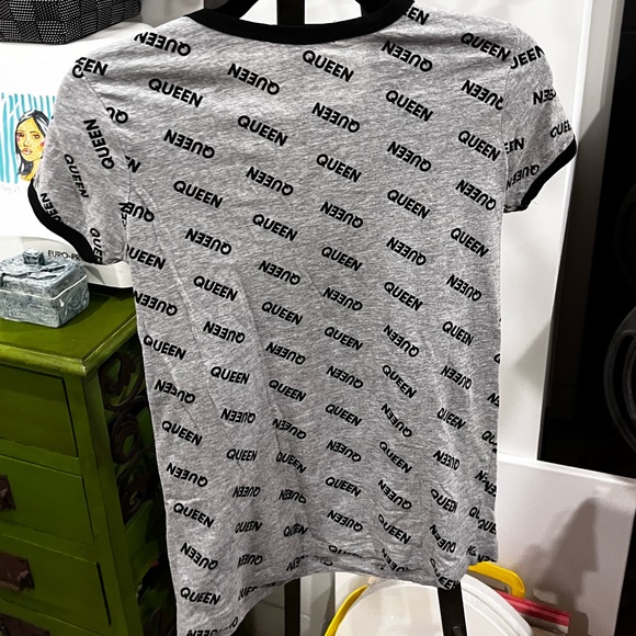 Size small street wear gray black tee - Picture 2 of 2